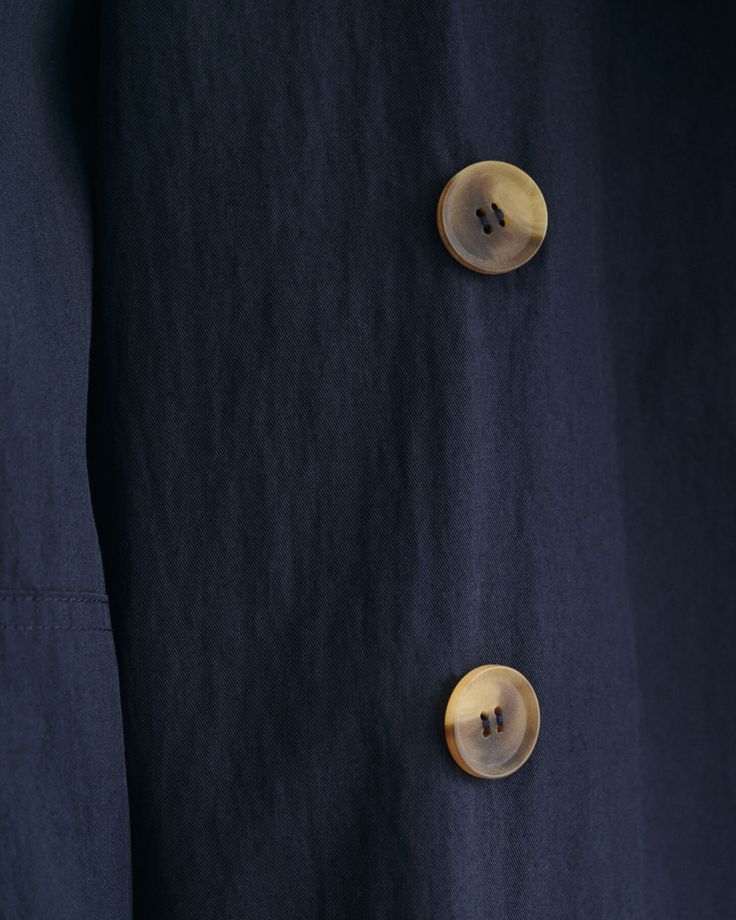 Chaqueta tipo gabardina de largo medio