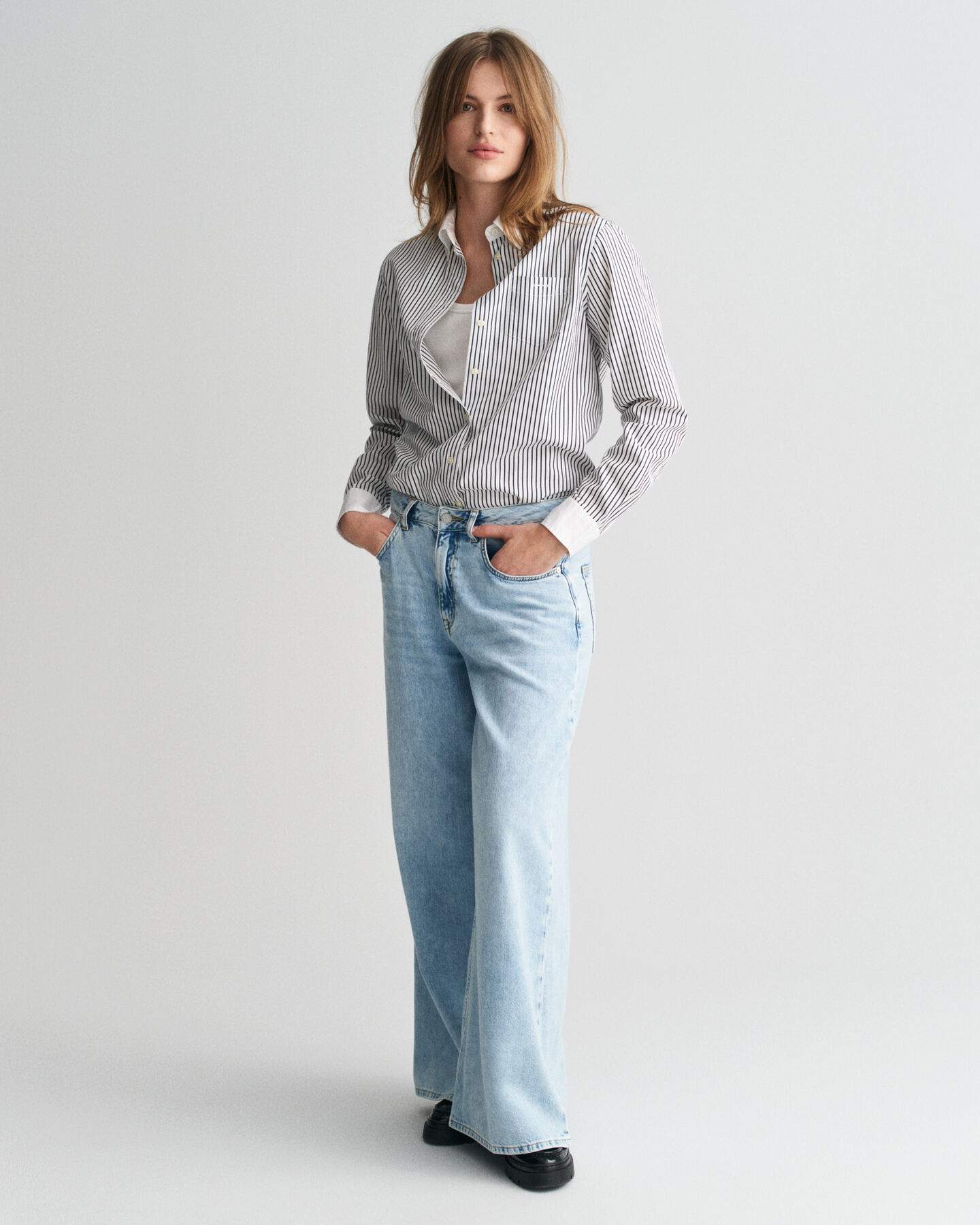 Camisa Regular Fit a rayas con cuello en contraste