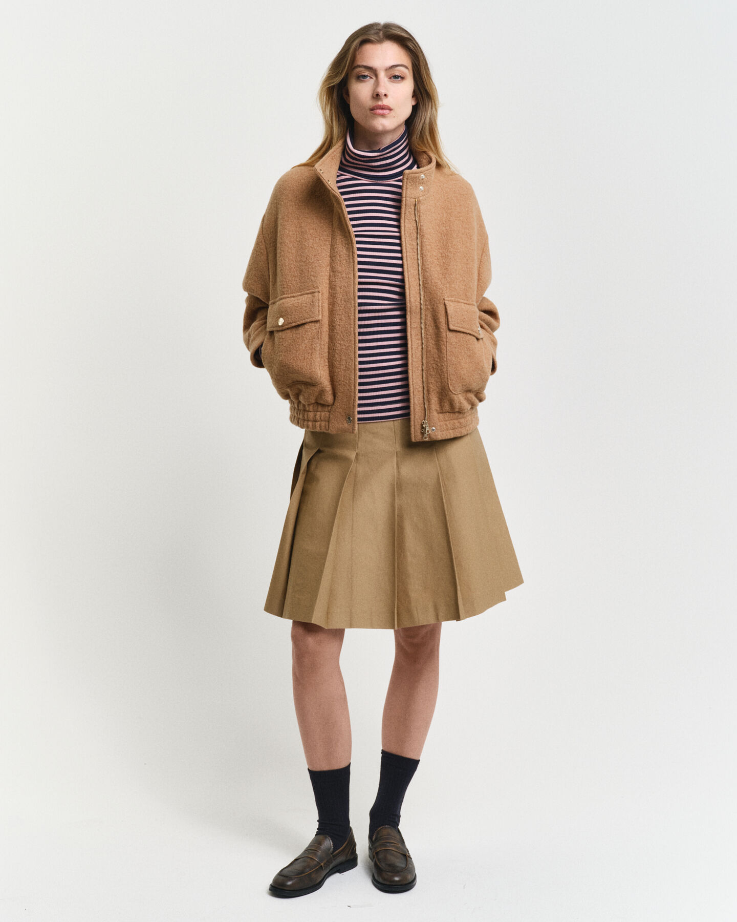 Camiseta acanalada de rayas con cuello de cisne y manga larga