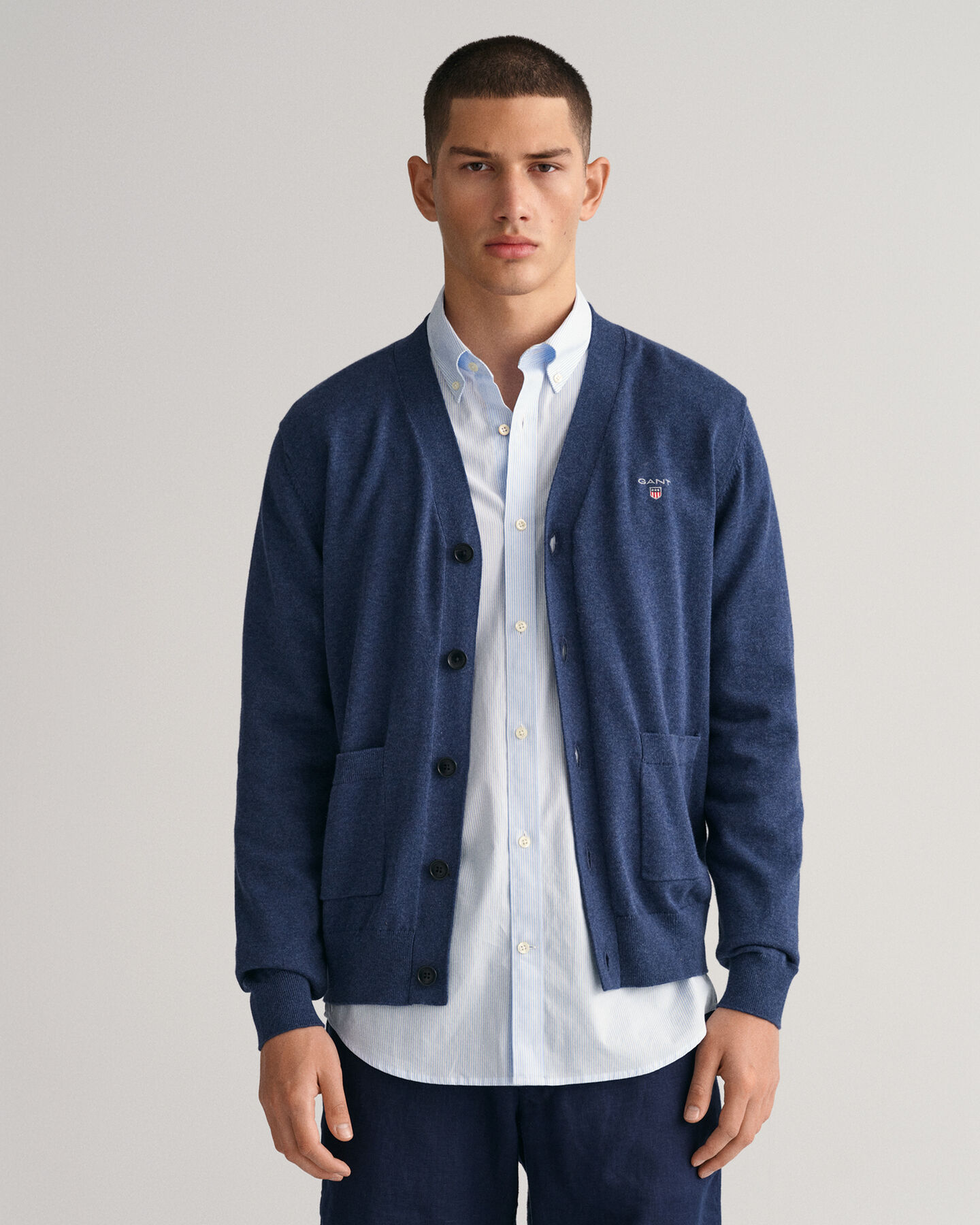 C&aacute;rdigan de cuello de pico y algod&oacute;n Classic