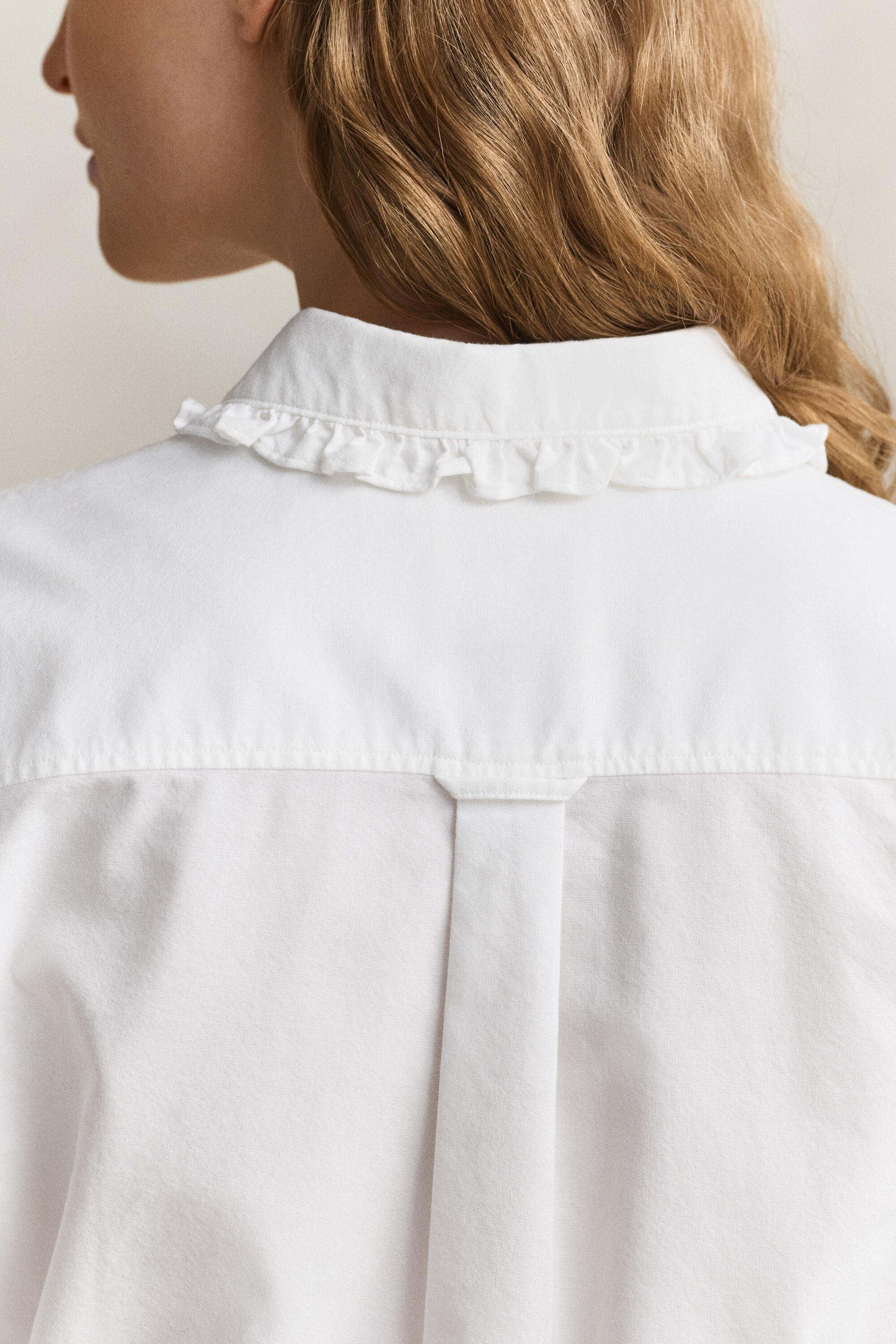Camisa Oxford clásica con volantes