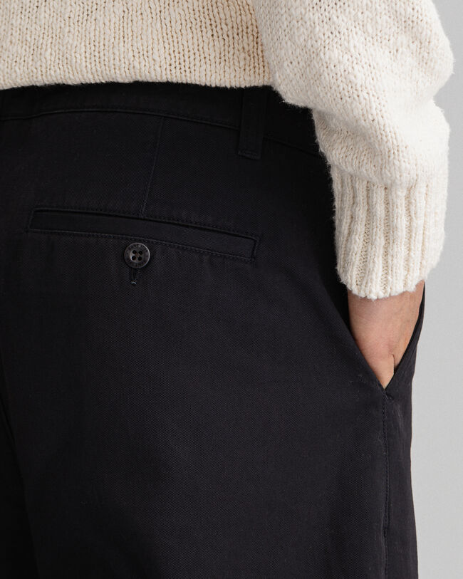 Pantalones chinos de sarga de algod&oacute;n con pernera ancha