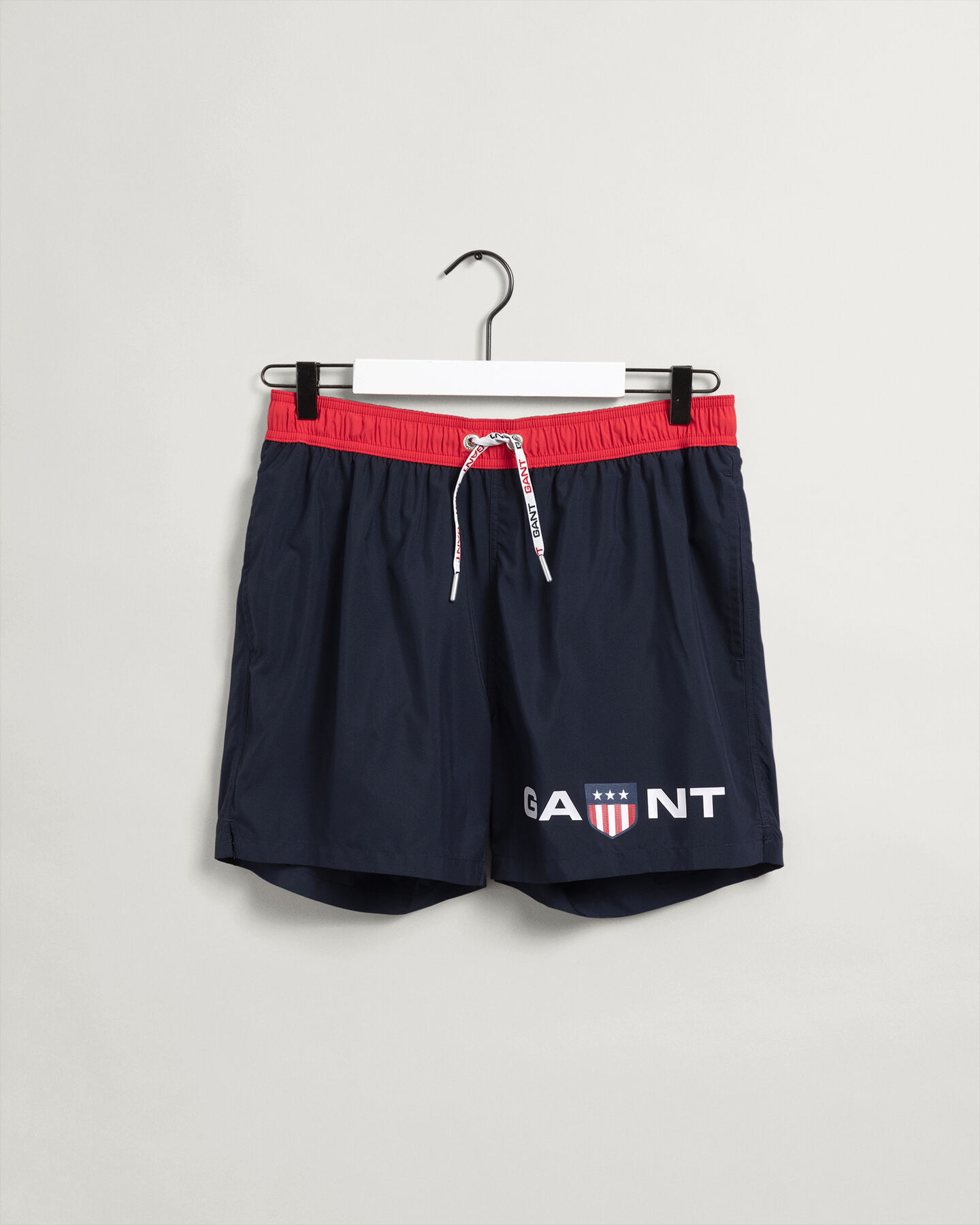 Ba&ntilde;ador Classic Fit Retro Shield