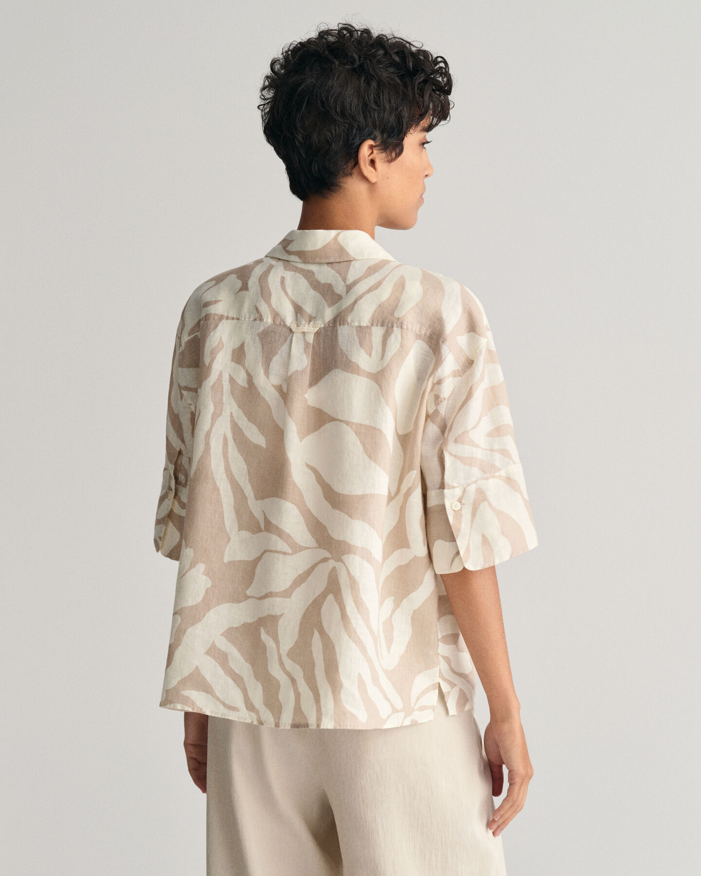 Camisa Relaxed Fit de manga corta en lino Palm Print