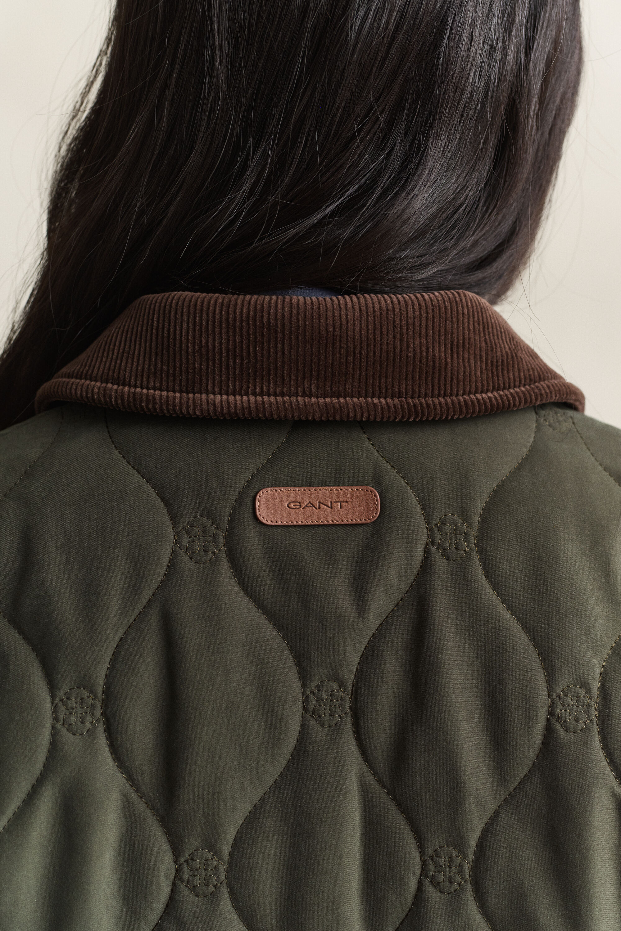 Chaqueta acolchada con monograma