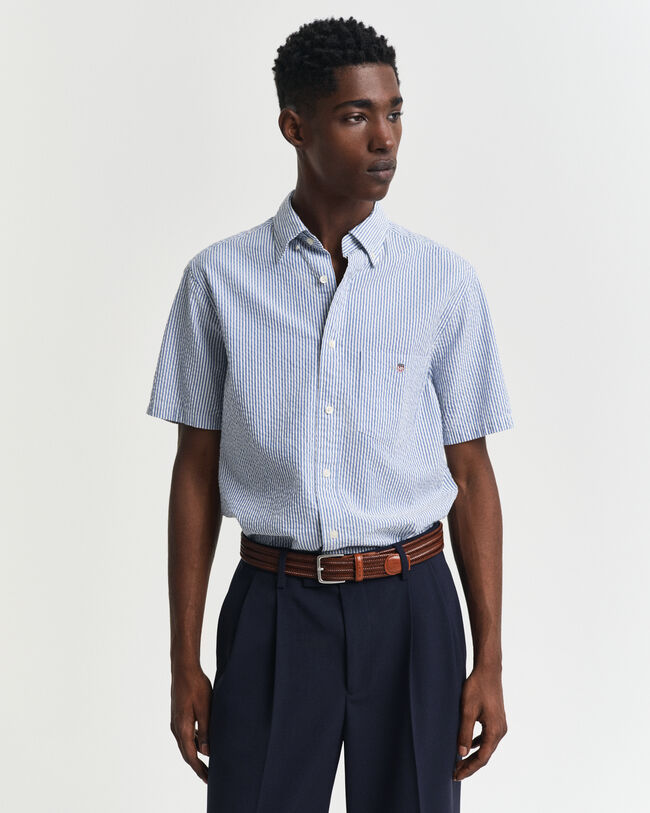 Camisa Regular Fit de manga corta en sirsaca a rayas