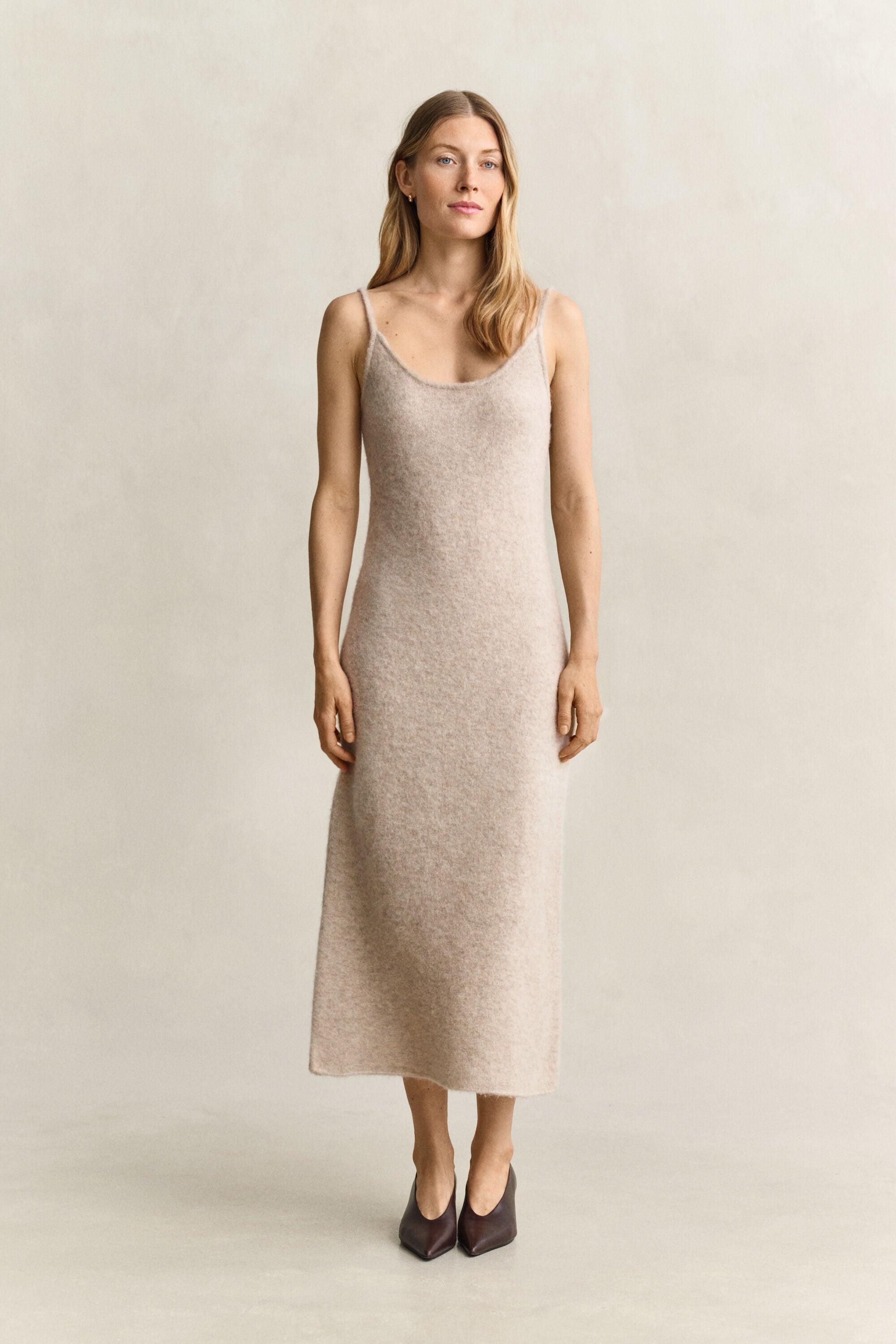 Vestido de punto en mezcla de lana de alpaca con tirantes
