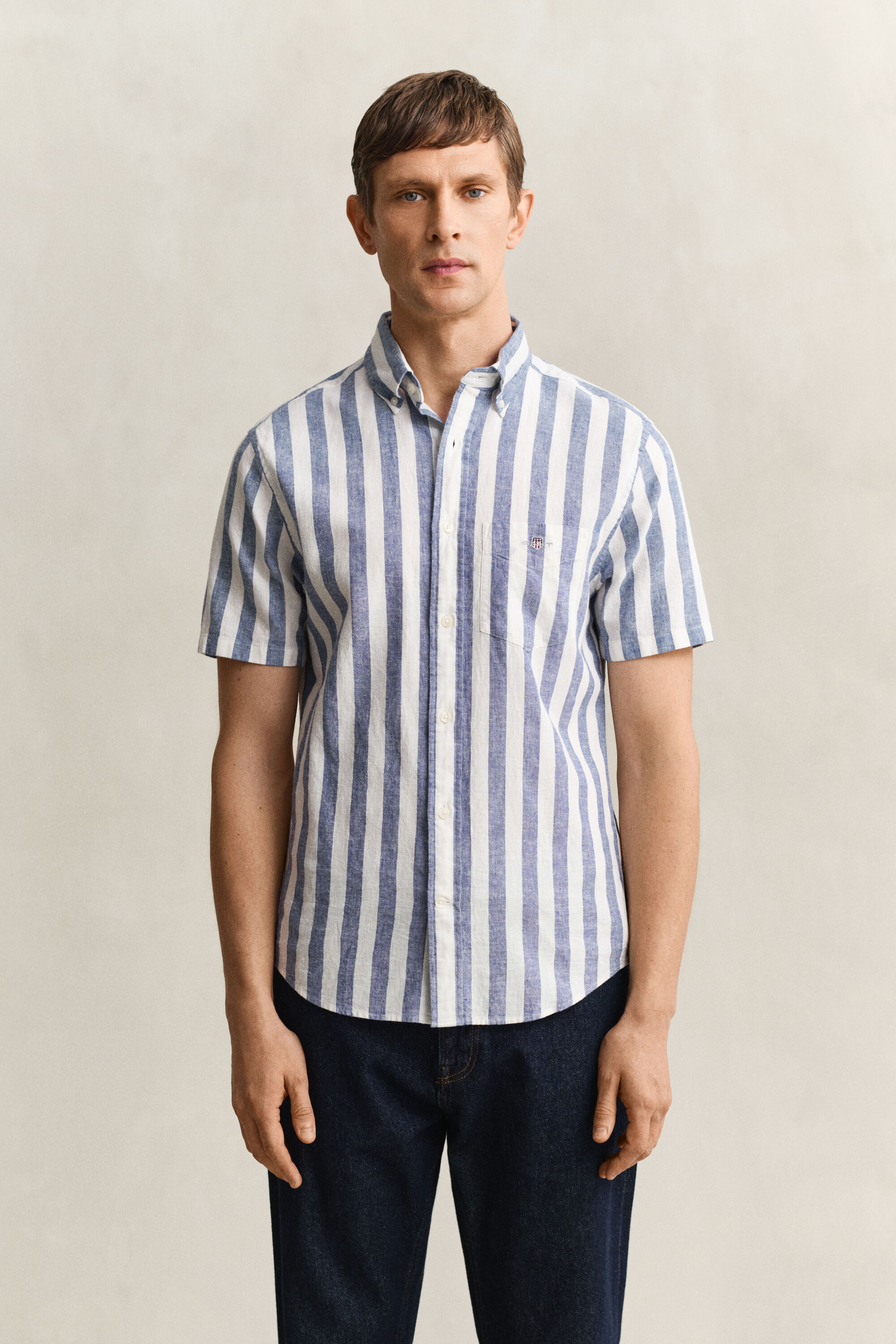 Camisa de manga corta en mezcla de lino a rayas