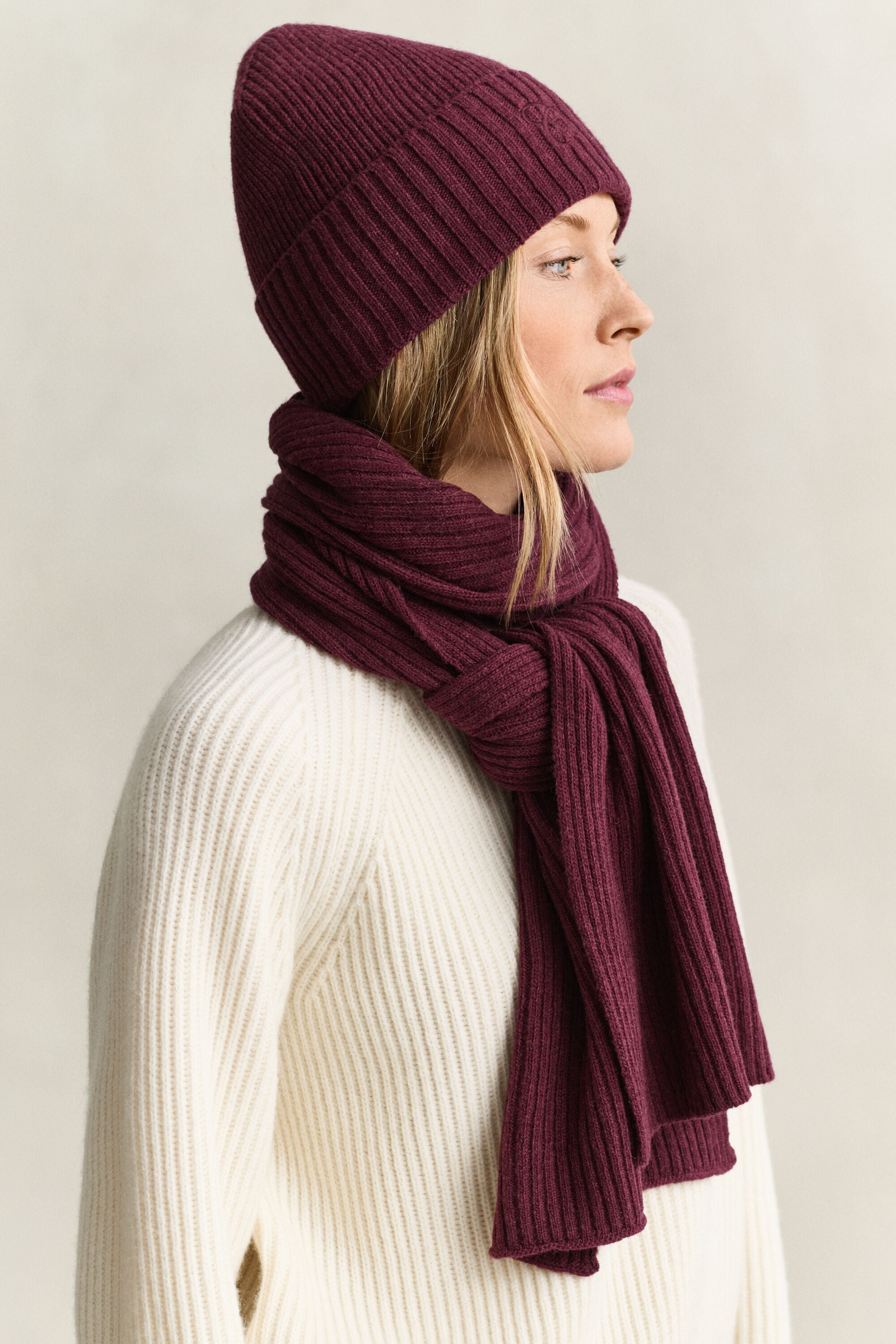 Set de regalo bordado con bufanda y gorro