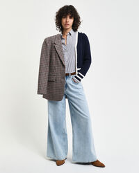 C&aacute;rdigan con cuello de pico y detalles en contraste