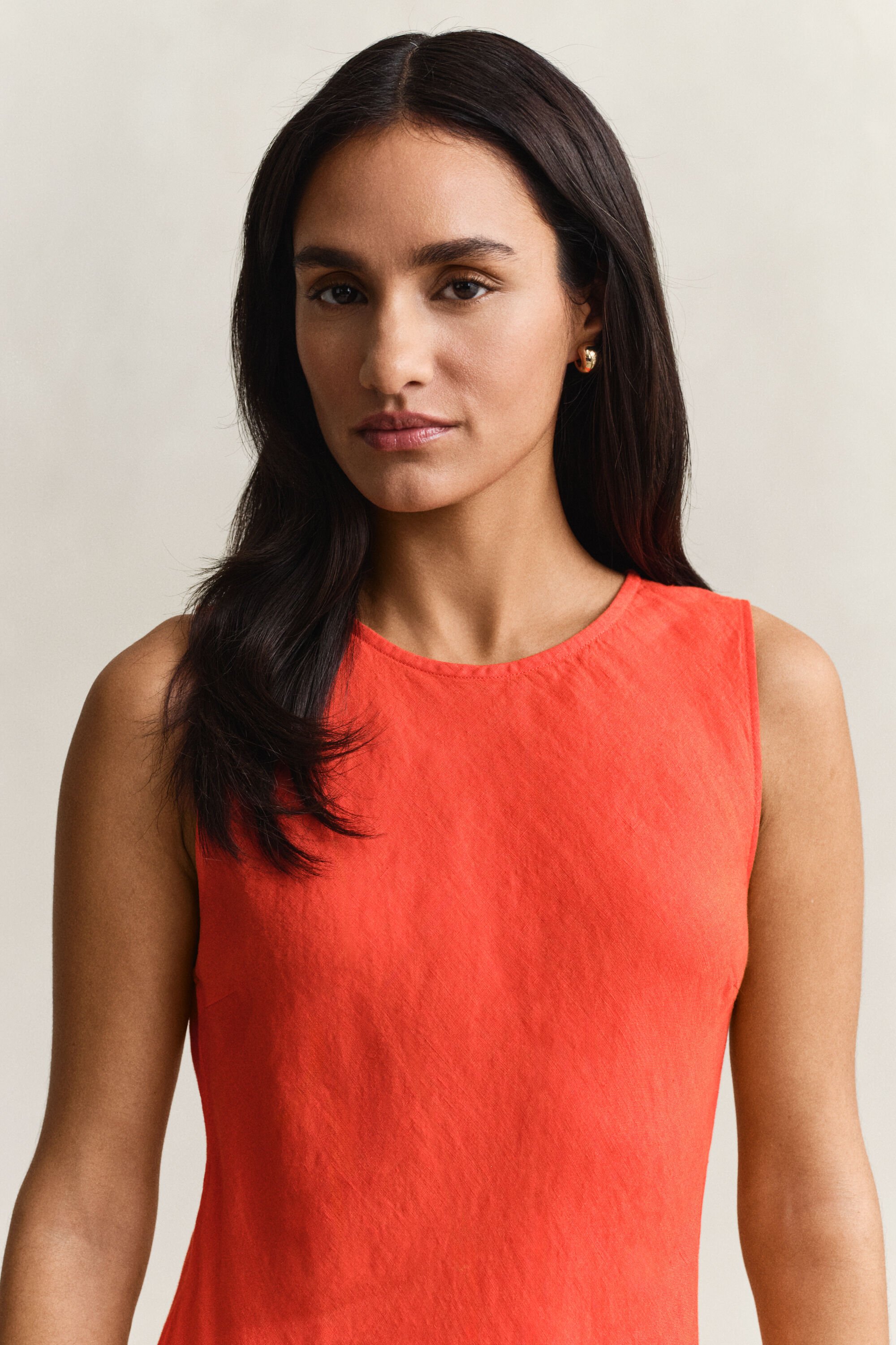 Vestido midi de lino cortado al bies