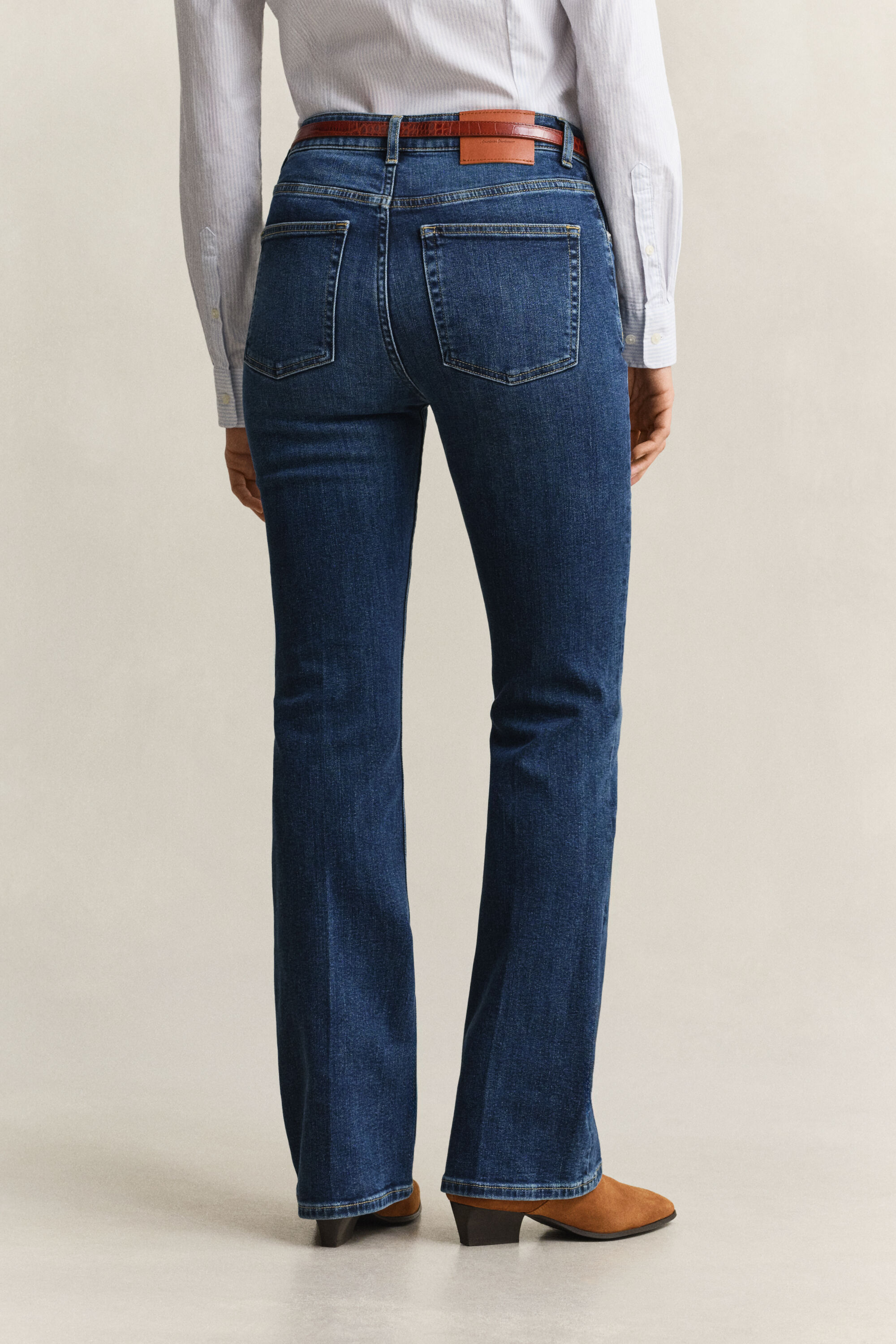 Vaqueros Slim Fit acampanados elásticos