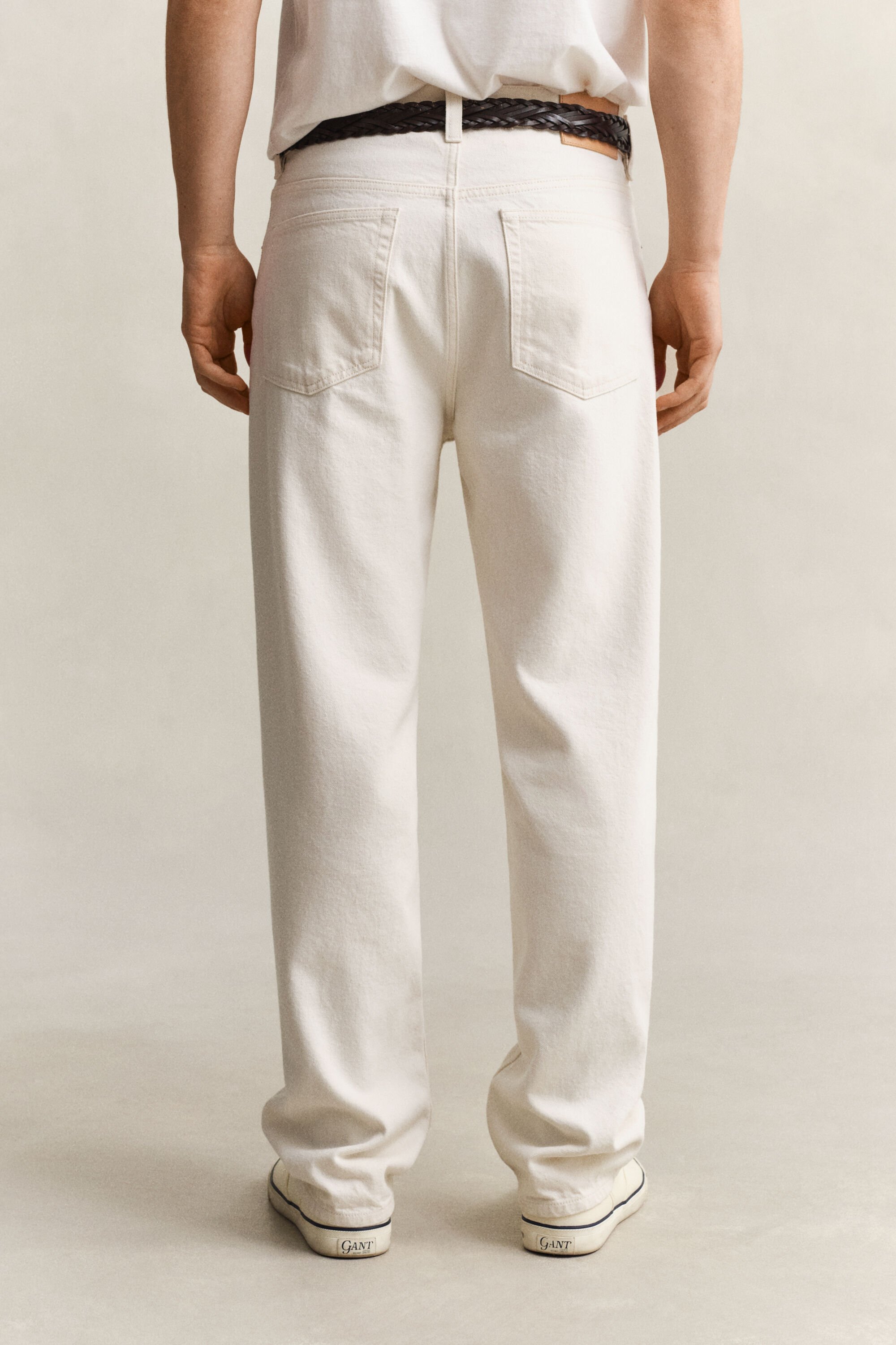 Vaqueros de pernera recta en color crudo