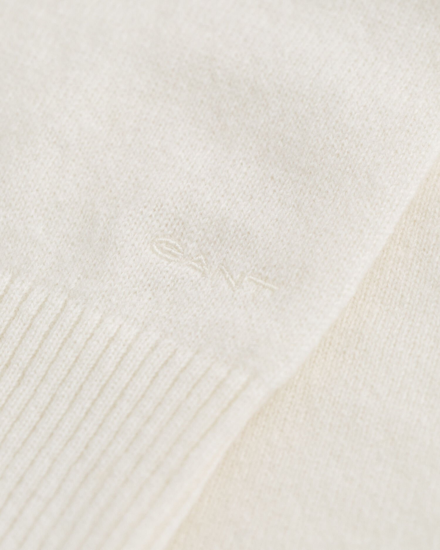 Jersey de cuello de cisne en lana de oveja muy fina