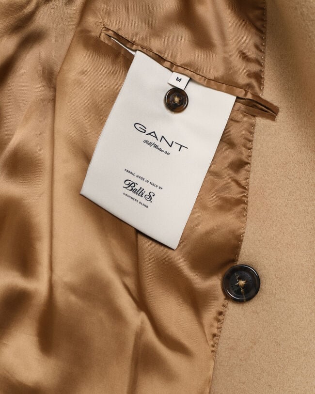 Abrigo de lana con doble botonadura