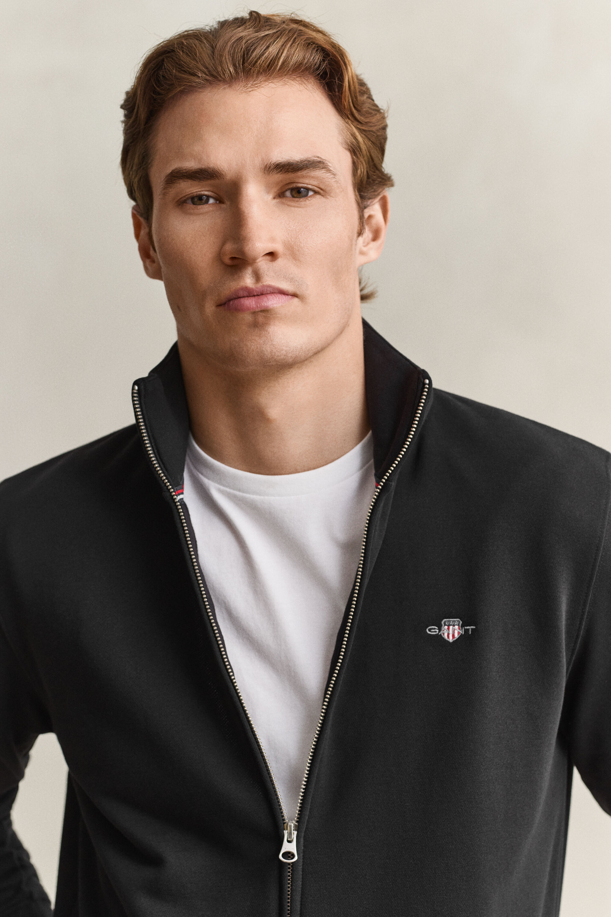 Sudadera Shield con cremallera