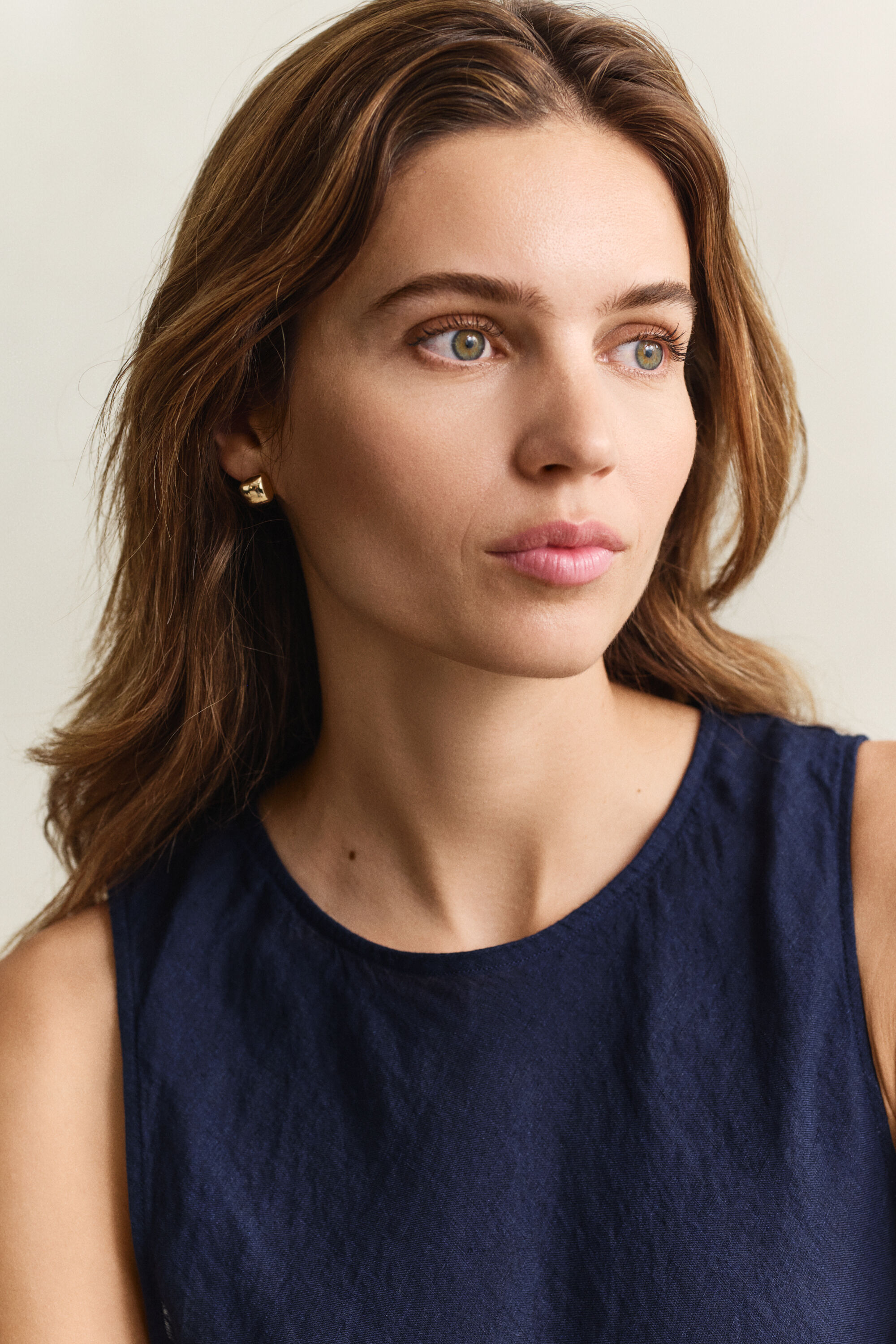 Vestido midi de lino cortado al bies