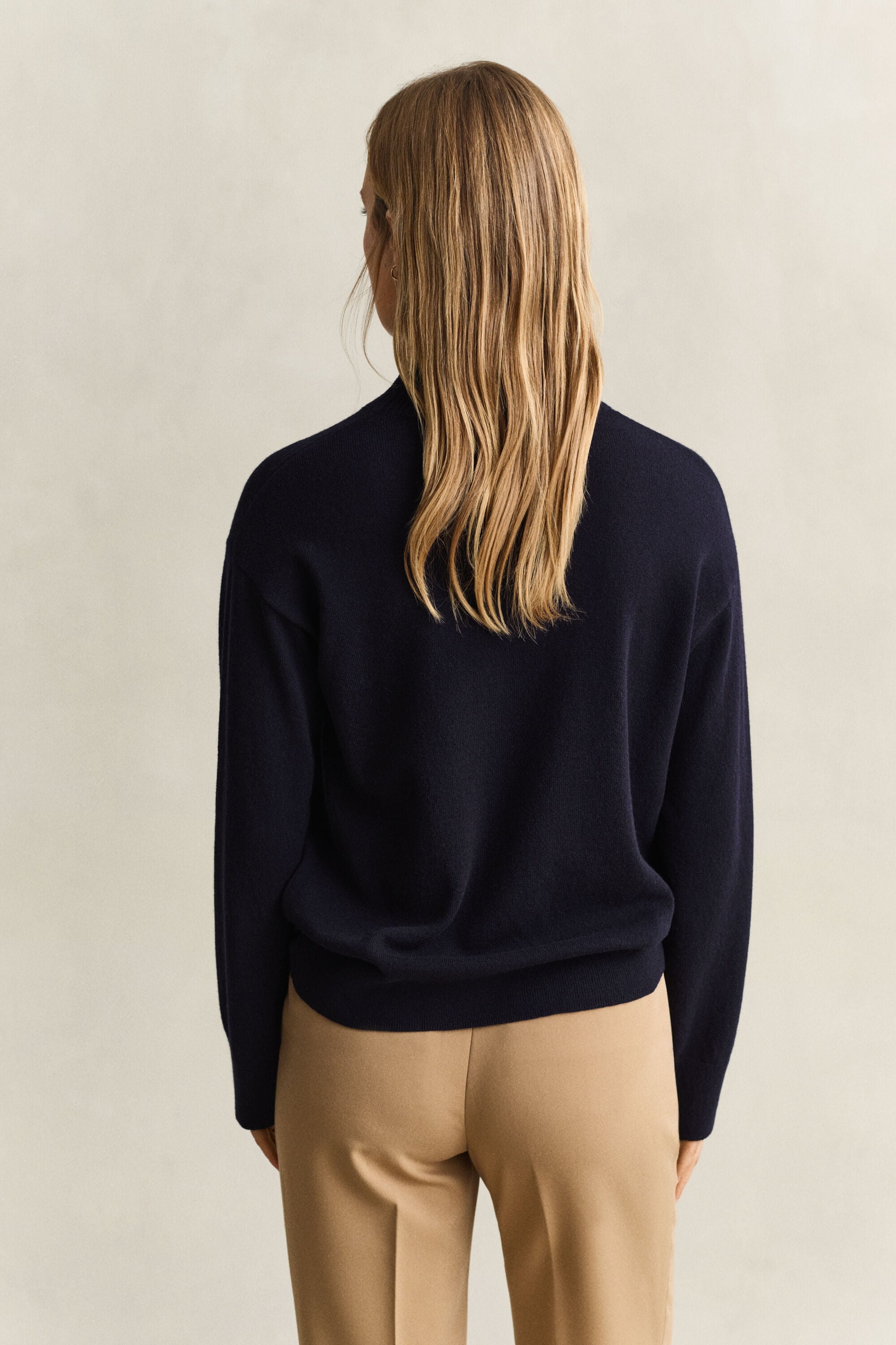 Jersey de lana de oveja superfina con cuello cerrado