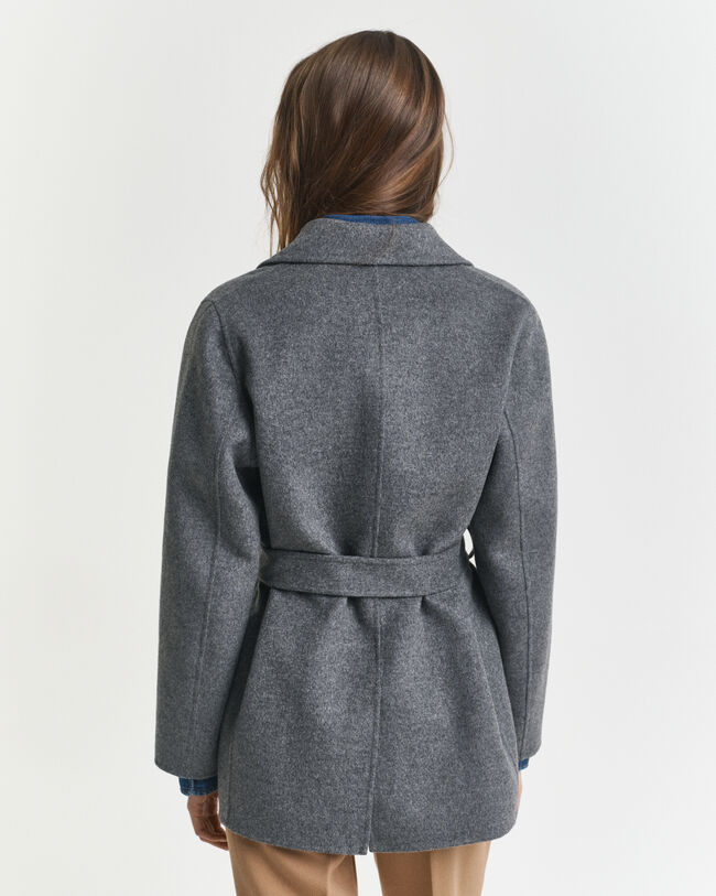 Chaqueta cosida a mano con cinturón