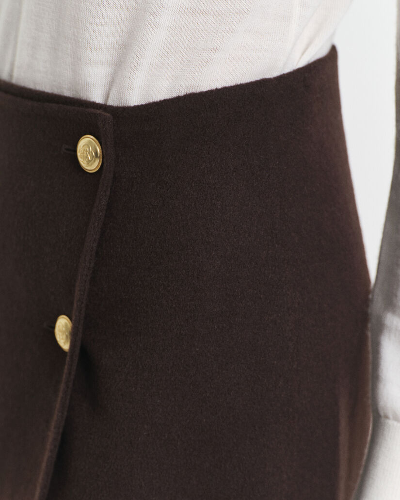 Falda midi cruzada cosida a mano