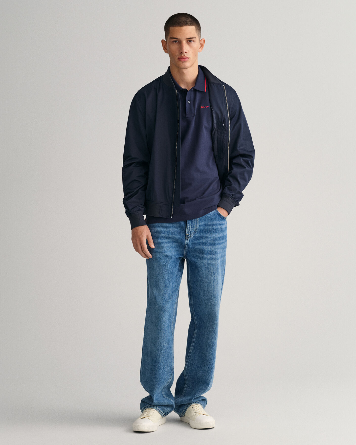 Polo de piqu&eacute; con ribete en contraste