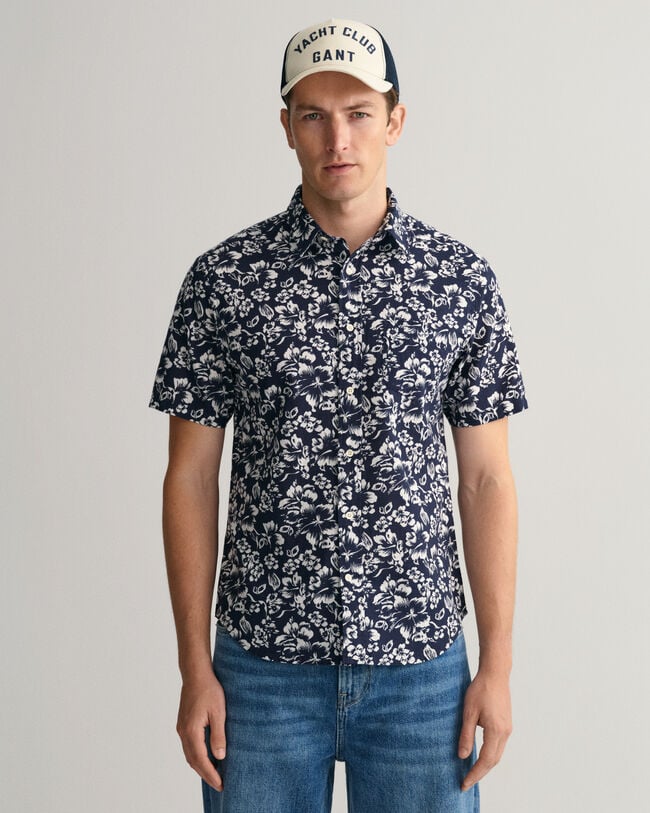 Camisa Regular Fit de manga corta en algod&oacute;n y lino con estampado de flores