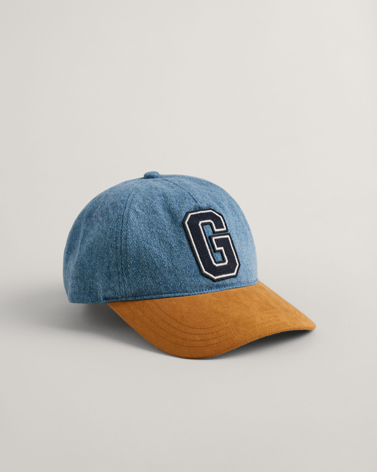 Gorra vaquera con insignia G
