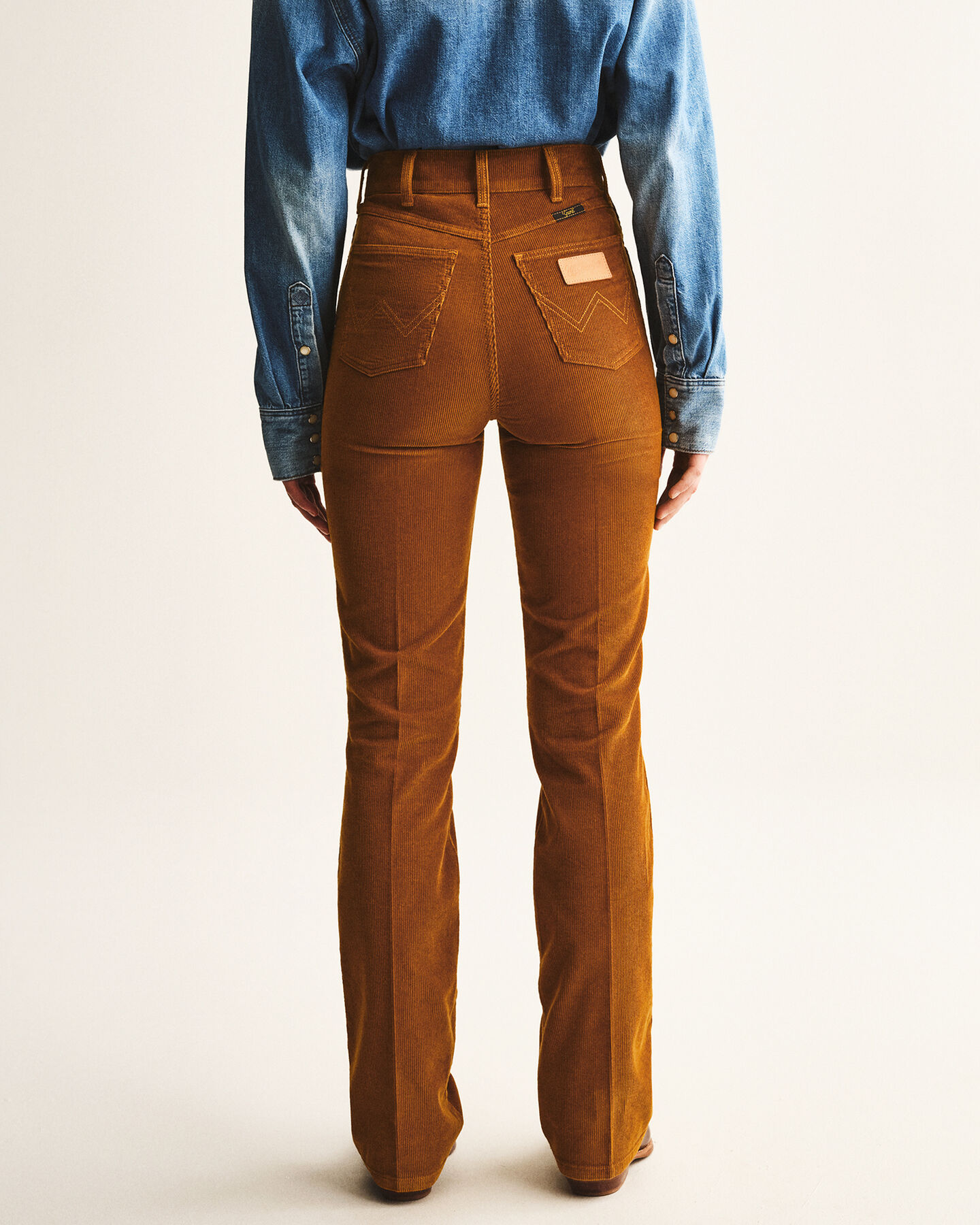 Vaqueros Bootcut de pana Wrangler x GANT
