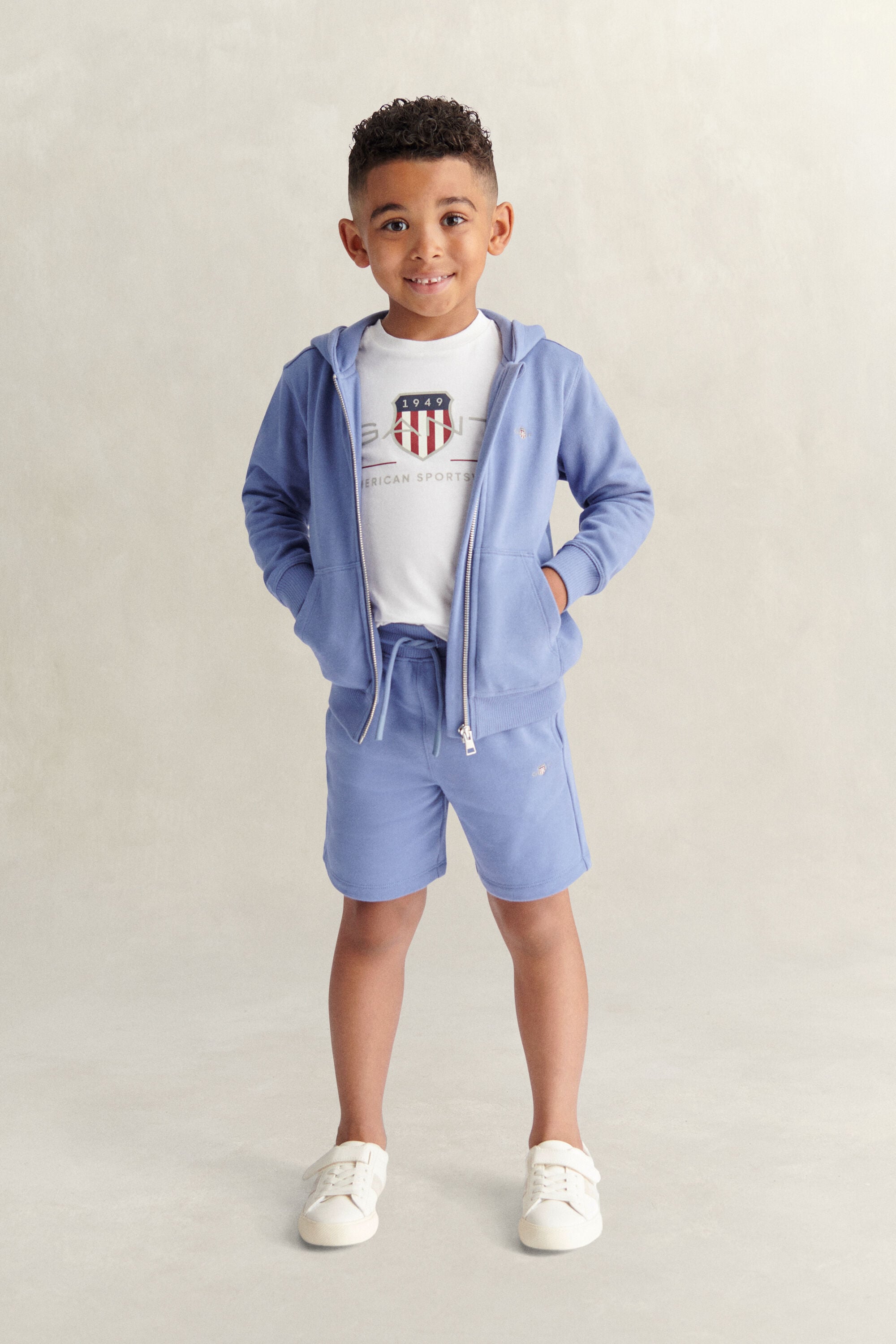 Conjunto de sudadera con capucha y cremallera, camiseta y pantalones de deporte Shield Boys