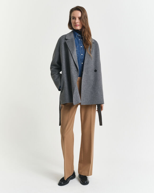 Chaqueta cosida a mano con cinturón