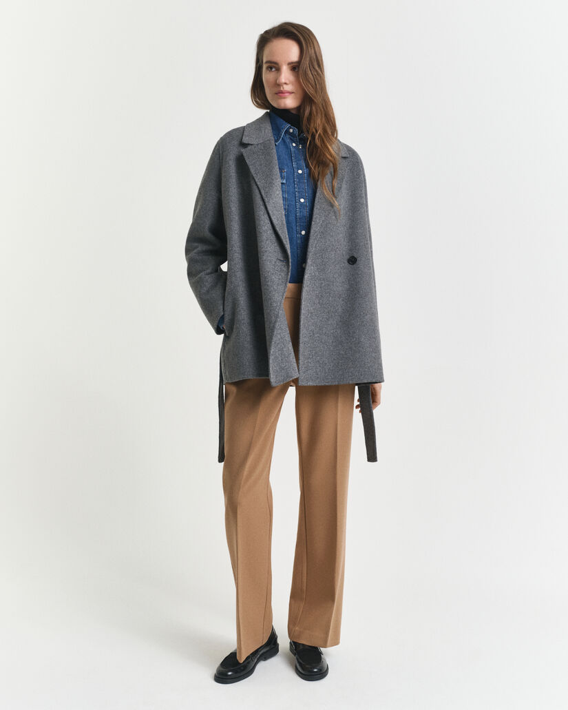 Chaqueta cosida a mano con cinturón