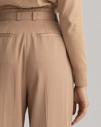 Pantalones chinos de pinzas y talle alto Fluid