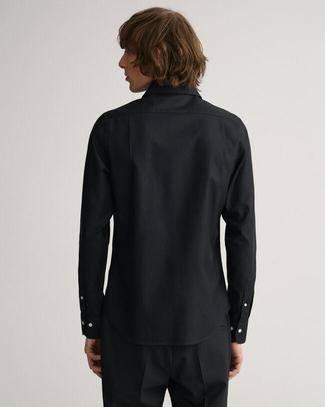 Camisa Slim Fit de sarga en color liso