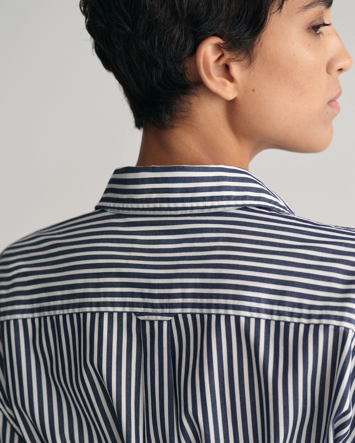 Vestido camisero de popelina a rayas