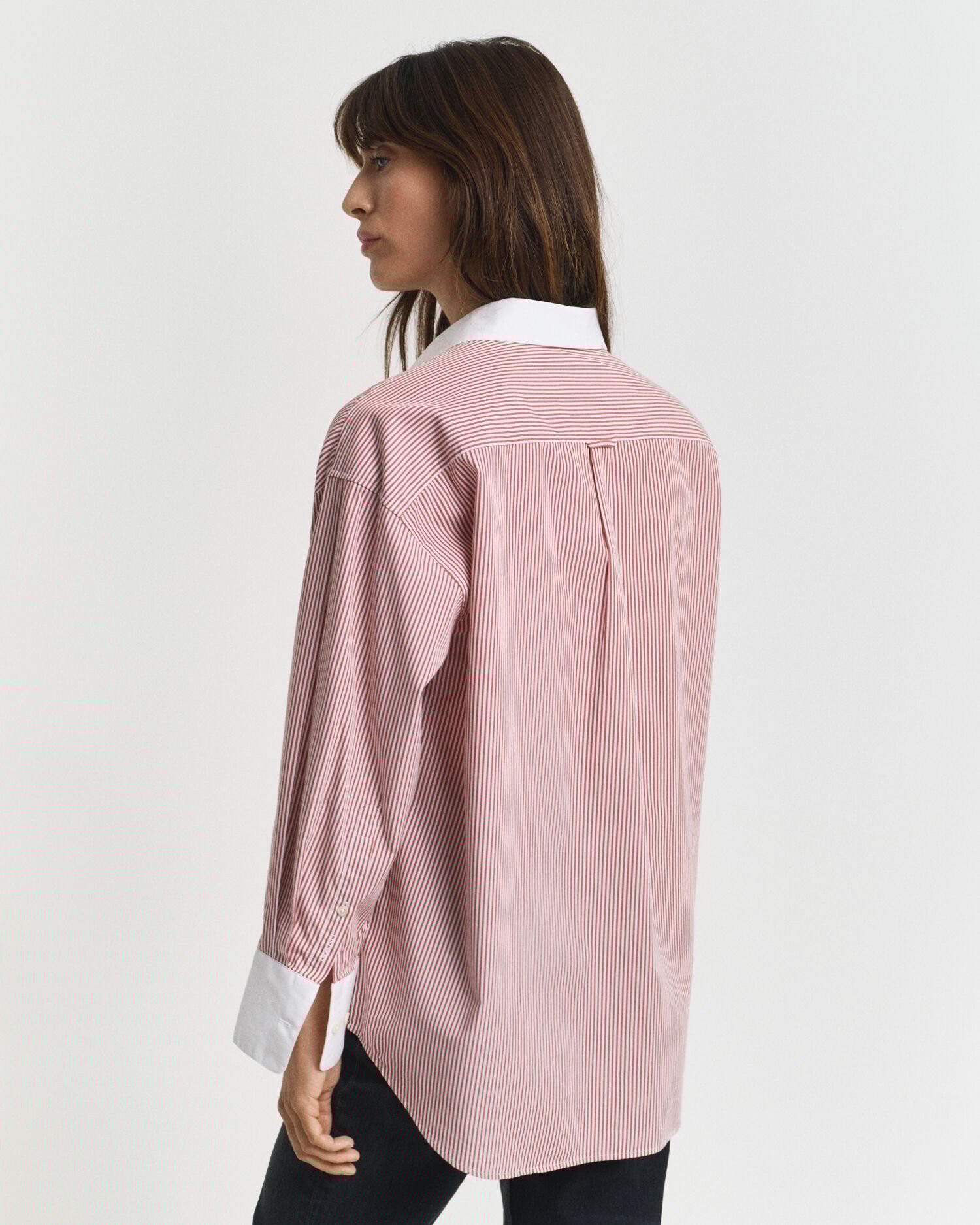 Camisa extragrande a rayas con cuello en contraste