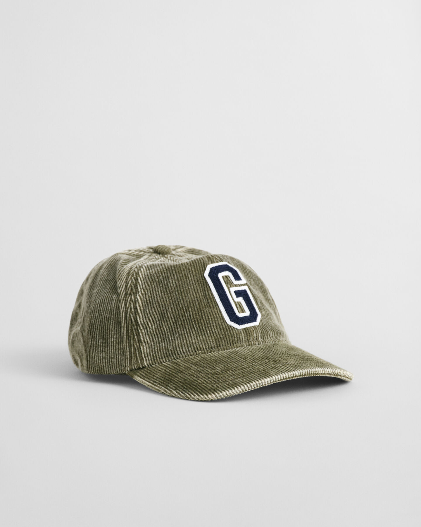 Gorra de pana lavada con insignia G