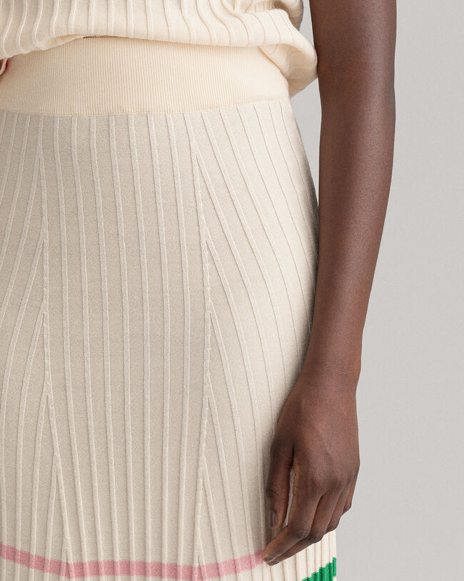 Falda de punto acanalado a rayas
