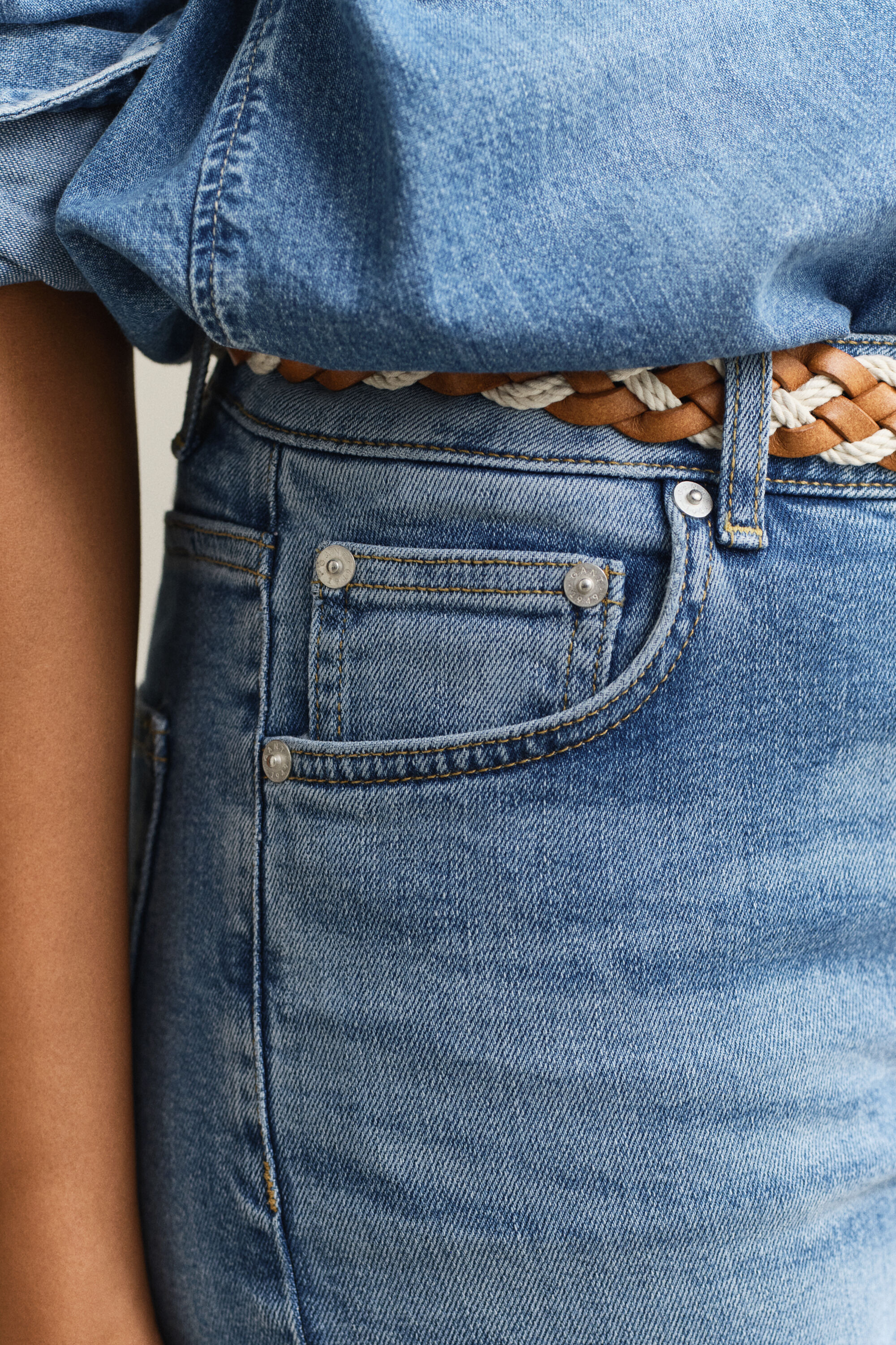 Vaqueros acampanados elásticos