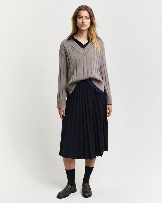 Jersey de lana con cuello de pico y canal&eacute; ancho