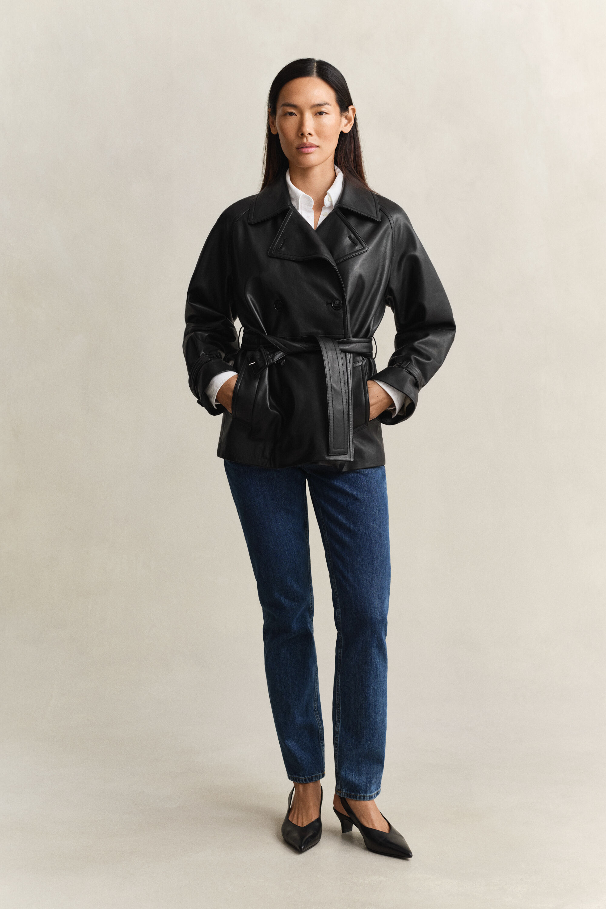 Gabardina corta de piel