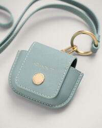 Bolso al cuello de piel