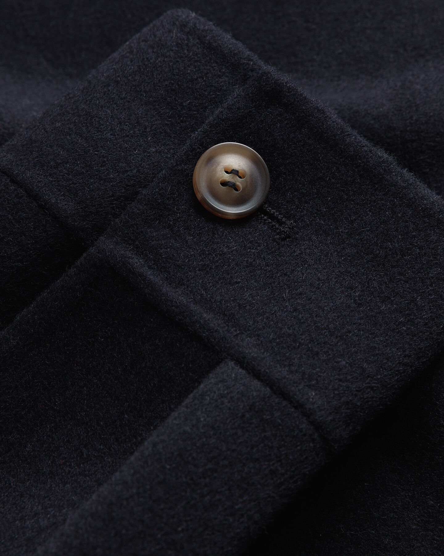 Sobrecamisa cosida a mano