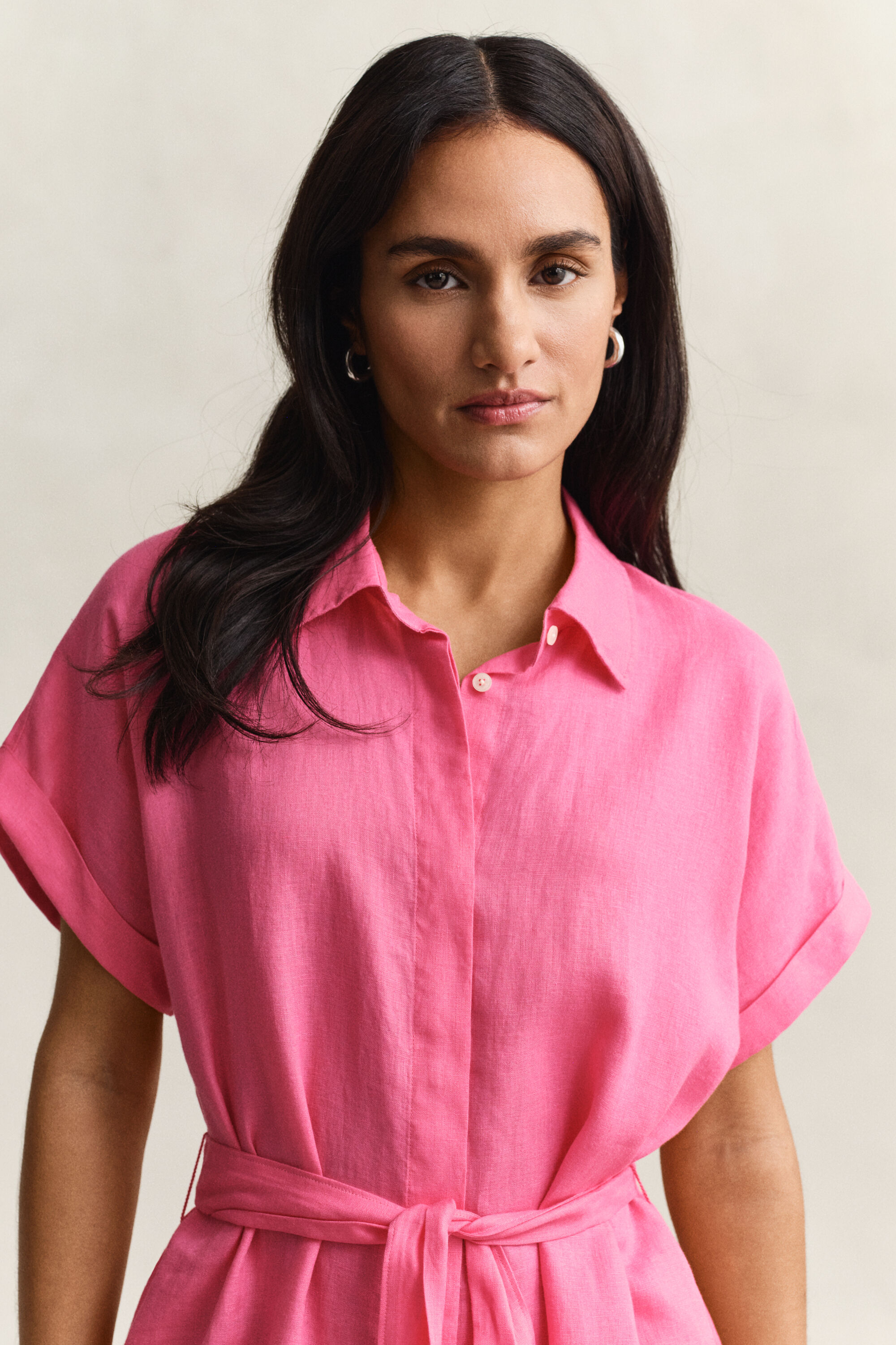 Vestido camisero de lino con manga casquillo