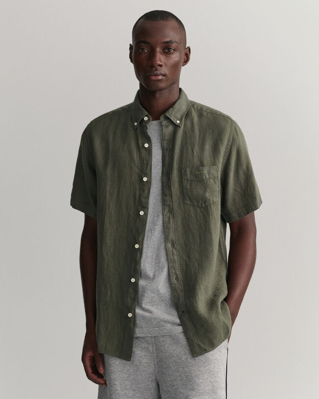 Camisa Regular Fit de manga corta y lino te&ntilde;ido en prenda