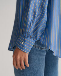 Blusa de seda a rayas con lazada