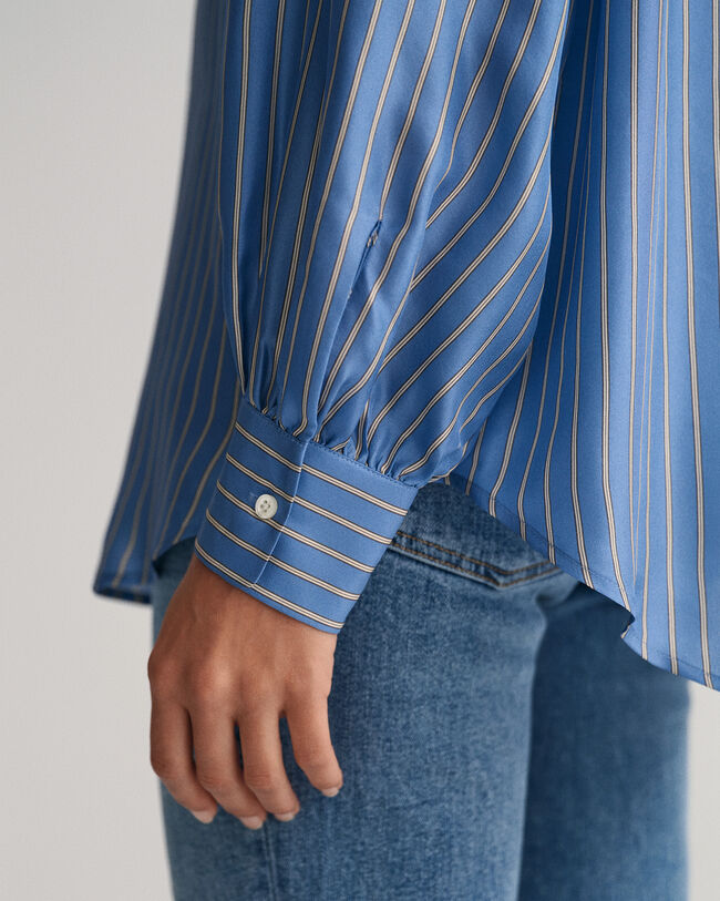 Blusa de seda a rayas con lazada