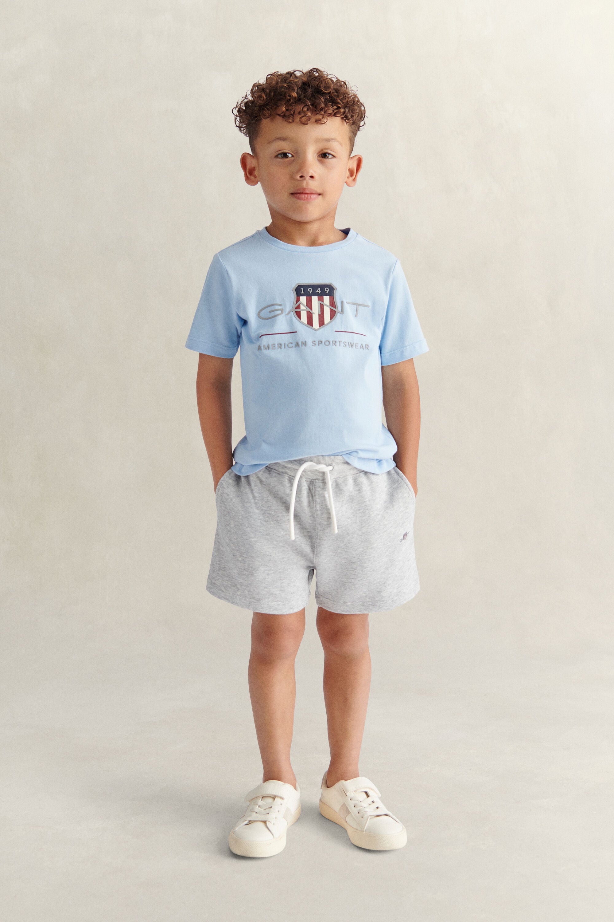 Conjunto de camiseta y pantalones cortos de deporte Archive Shield Boys