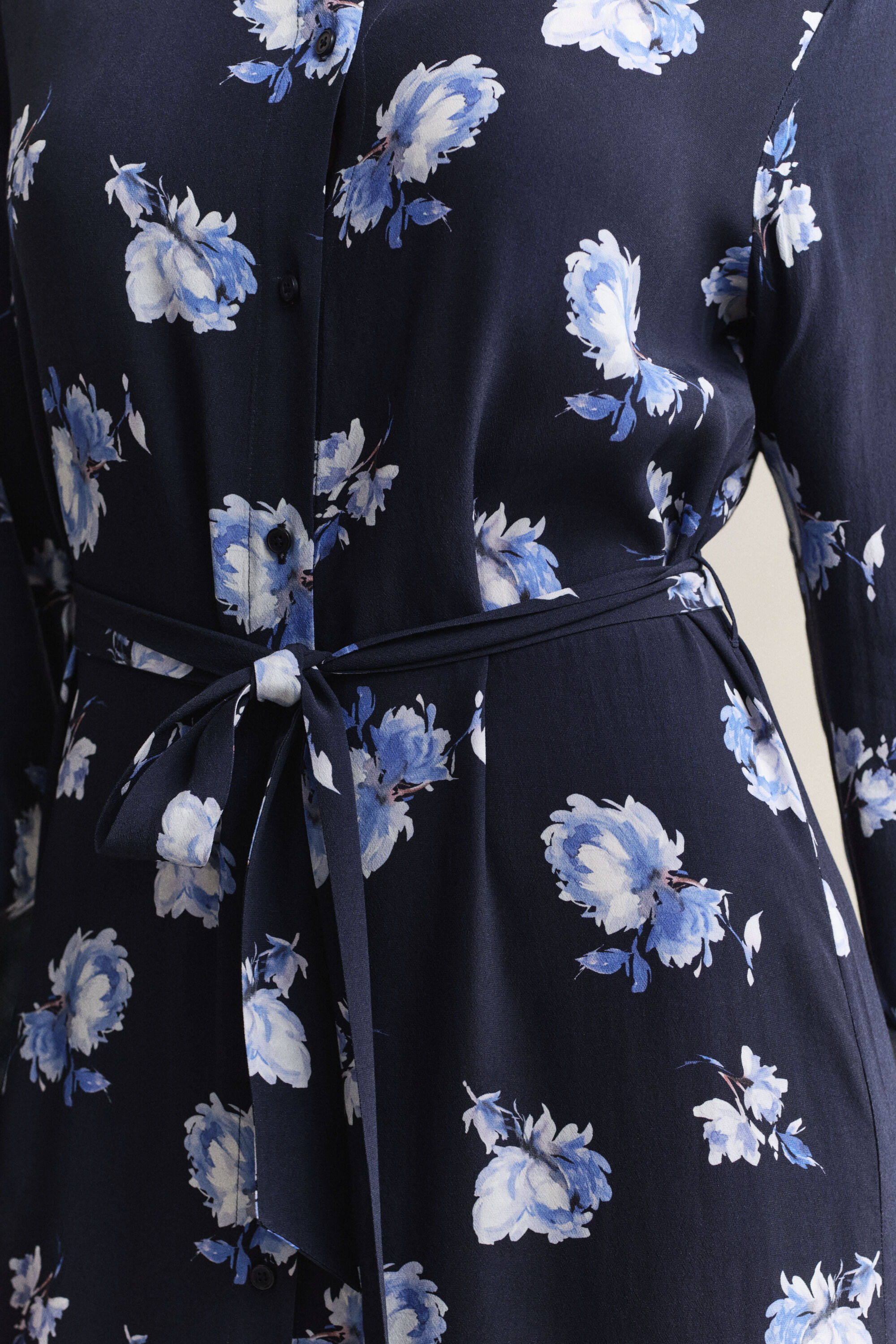 Vestido camisero con estampado floral