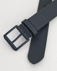 Cintur&oacute;n de piel con hebilla en el mismo tono