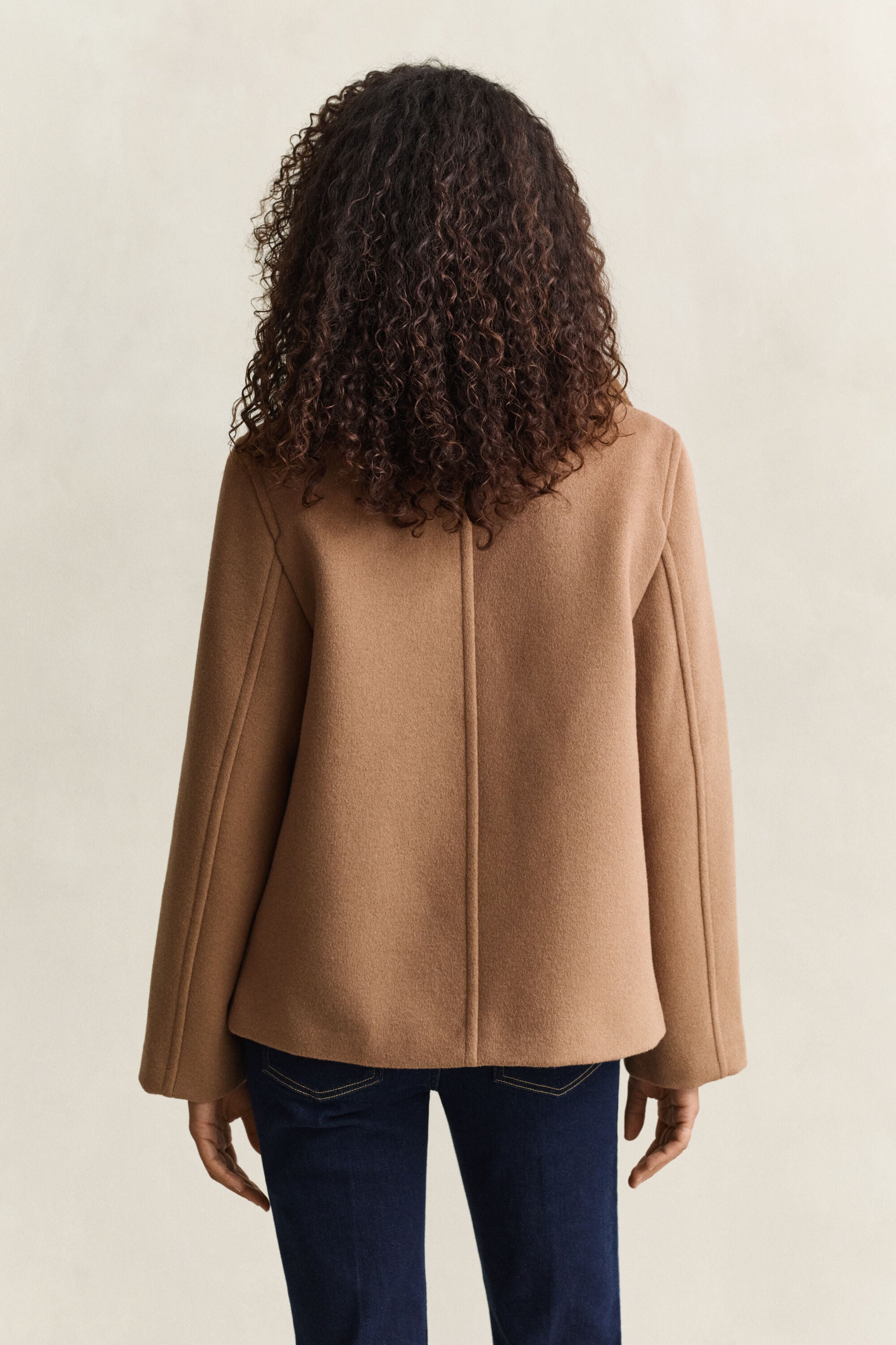 Chaqueta con cuello de pelo sintético